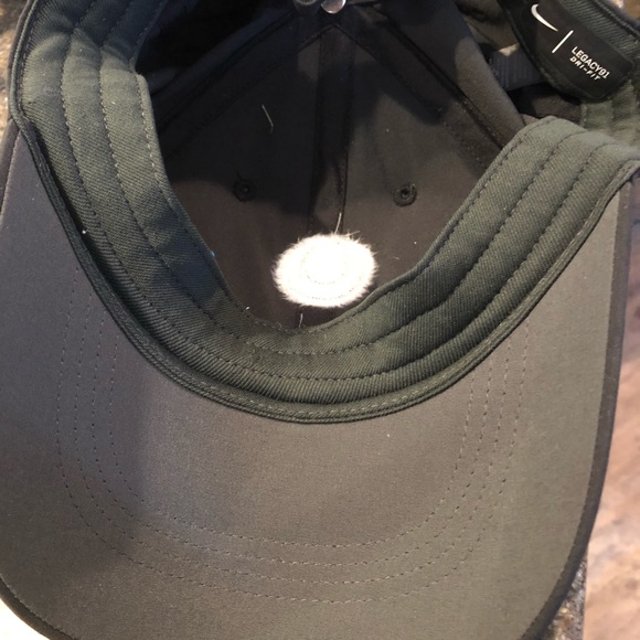 monat nike hat